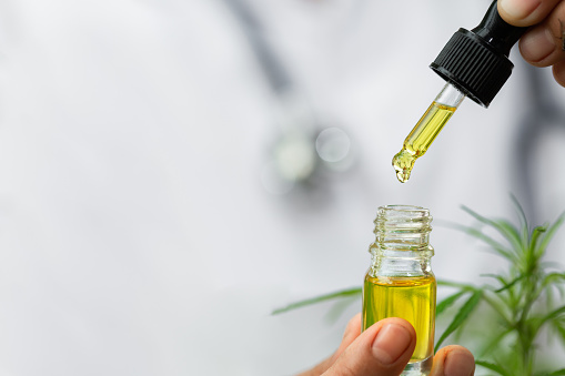  Pros and Cons of Using CBD Tinctures