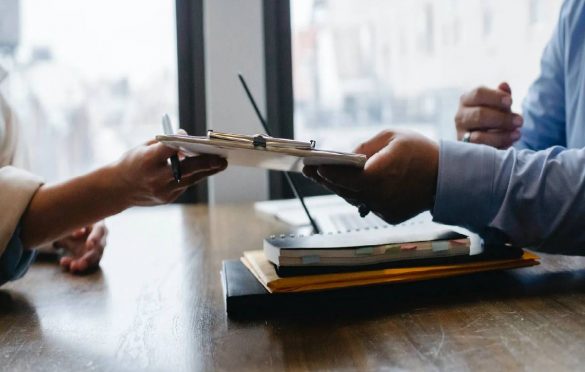 5 Essential of a Professional Resume in 2022