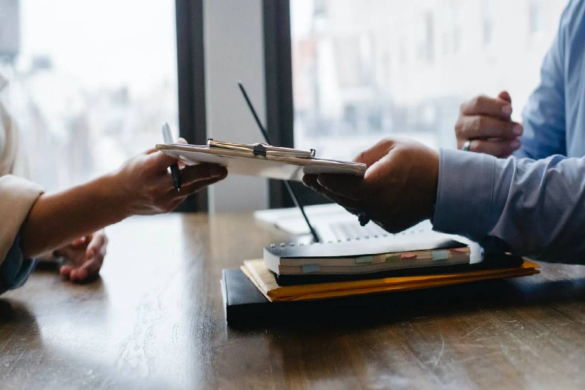 5 Essential of a Professional Resume in 2022