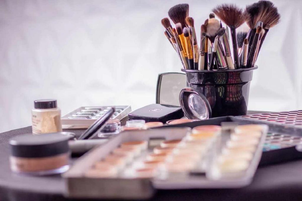 How to Start a Makeup Business_ 5 Tips for Success